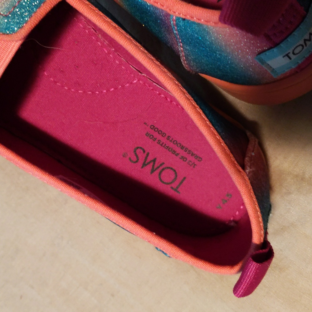 Tom's girls shoes. Rainbow glitter, size 4.5 - Picture 2 of 9